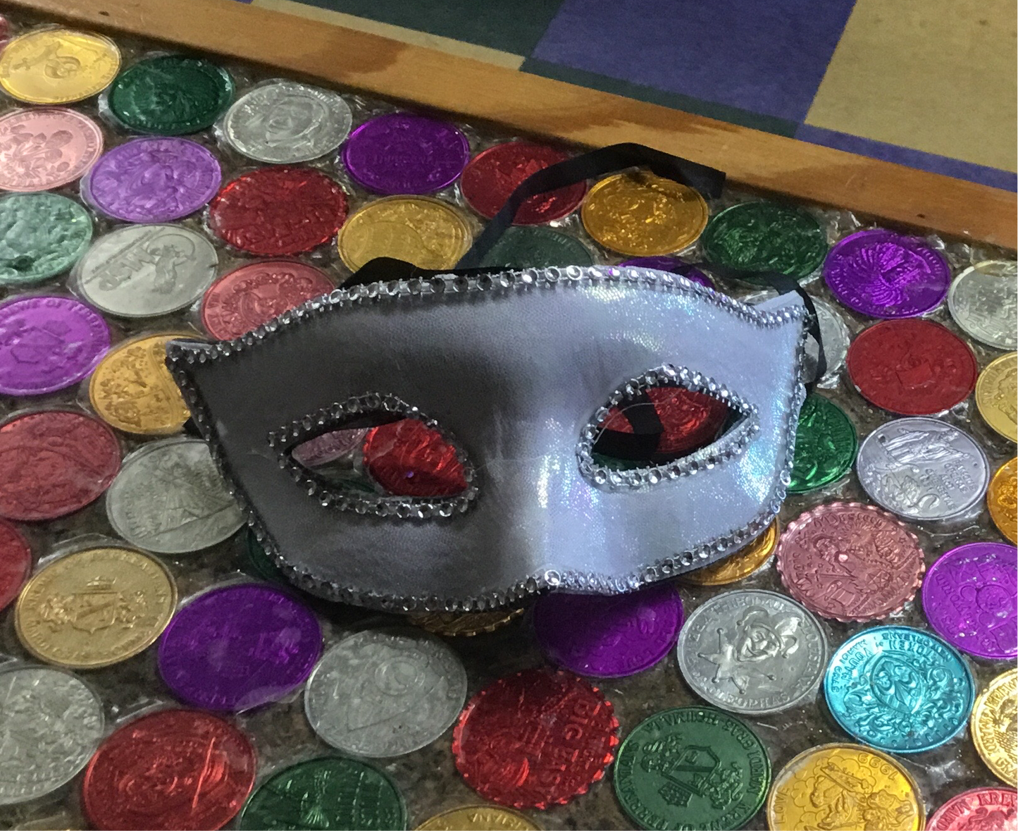 GLITTER AND RHINESTONE MASK WHITE