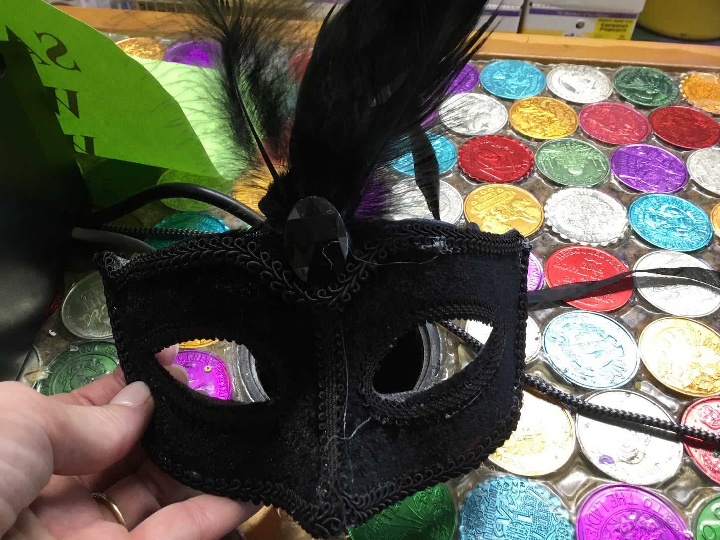 FABRIC FEATHER MASK BLACK